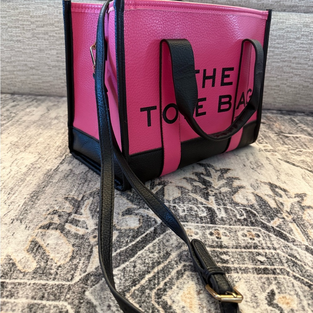 Pink trendy The Tote Bag like the Marc Jacob’s version! Never used - Picture 6 of 9
